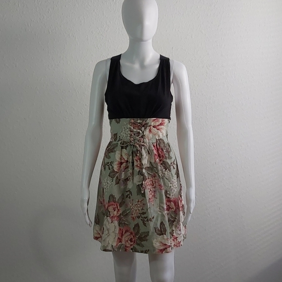 Urban Renewal Dresses & Skirts - Urban Renewal Floral Summer Dress Size Medium